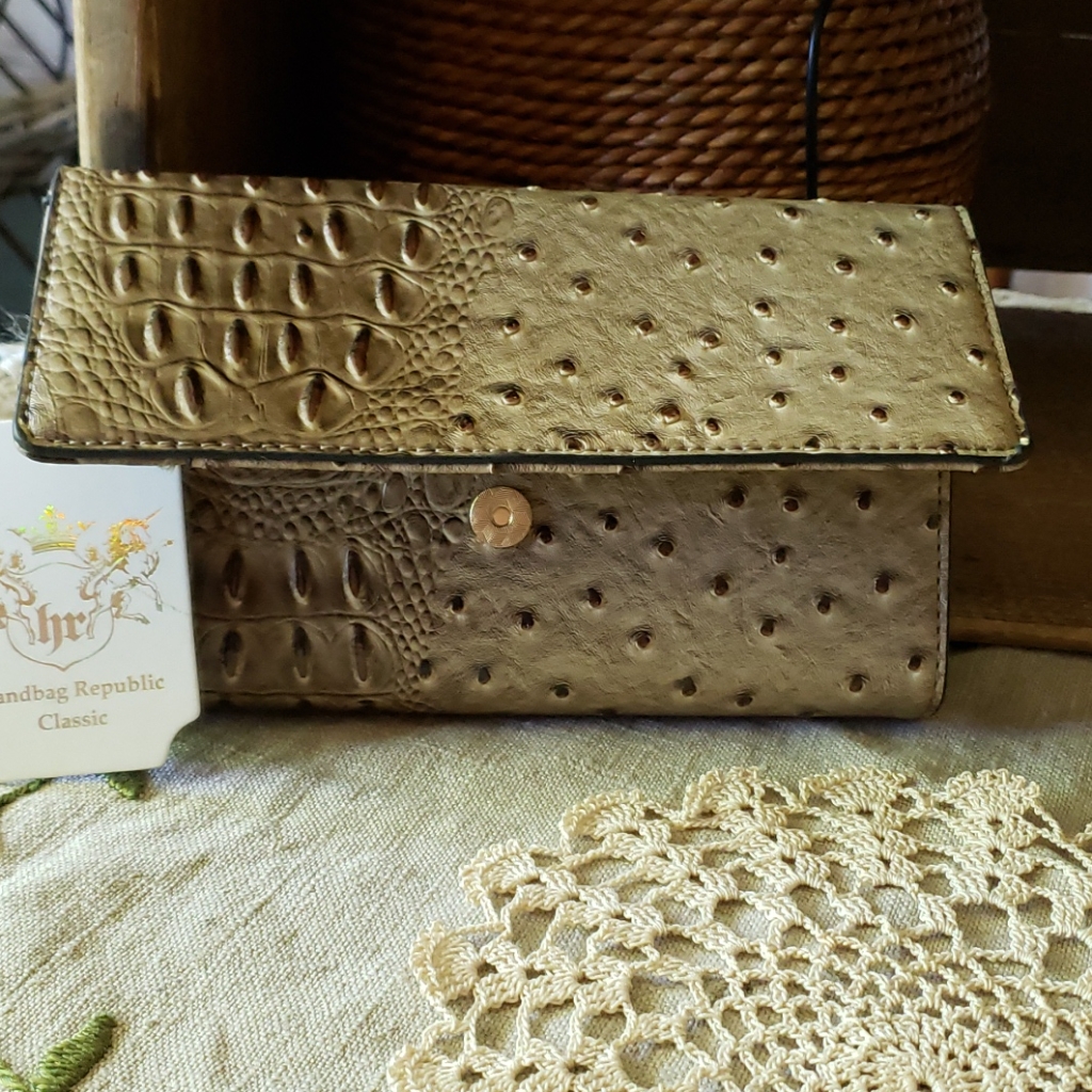 Handbag Republic Classic | Wristlet